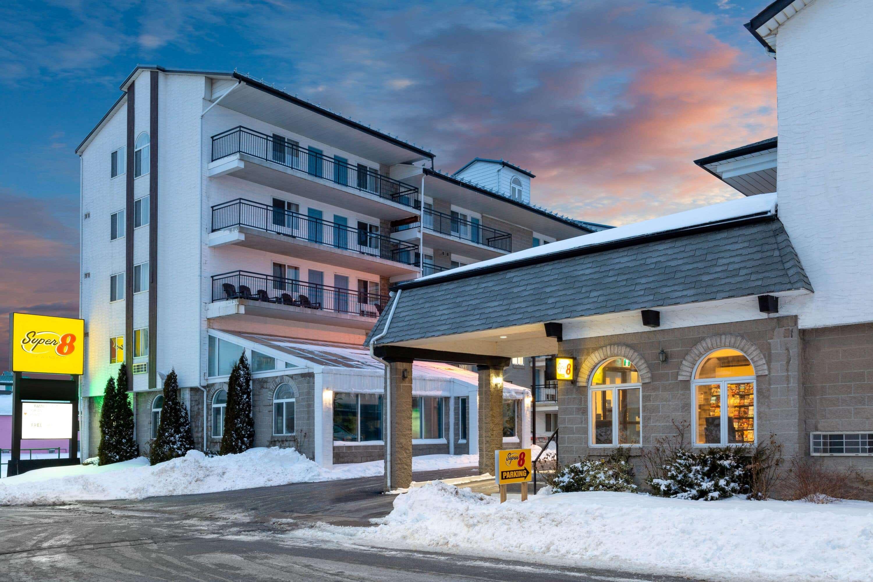 Super 8 By Wyndham Niagara Falls By The Falls Hotel Exterior foto